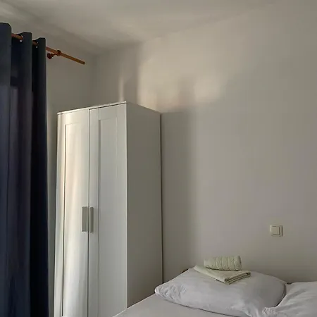 Apartment Mate *