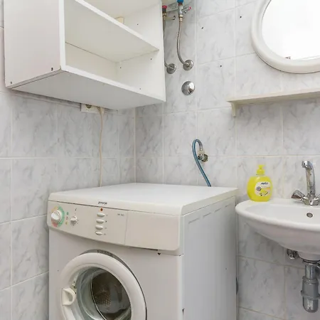 Apartment Mate