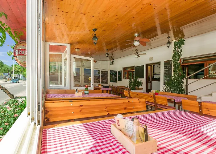 Mate Appartamento Omiš